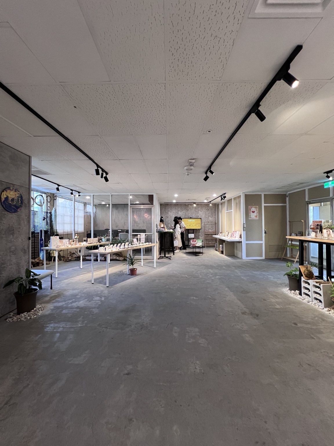 馥鈺台中室內空間與商品展示桌